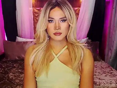 Snapshot of YllanaAltheaXxX chatting on 10.09.25 YllanaAltheaXxX online show from 10.09.25