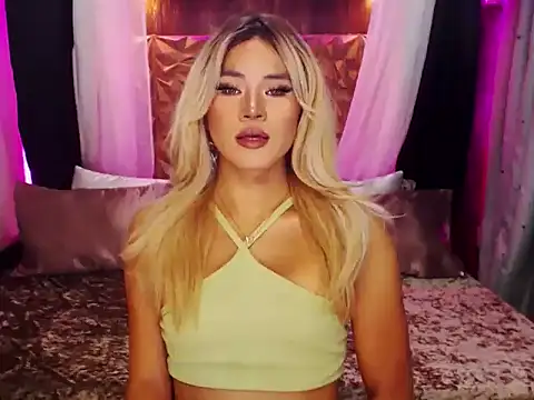 Snapshot of YllanaAltheaXxX chatting on 10.15.25 YllanaAltheaXxX online show from 10.15.25