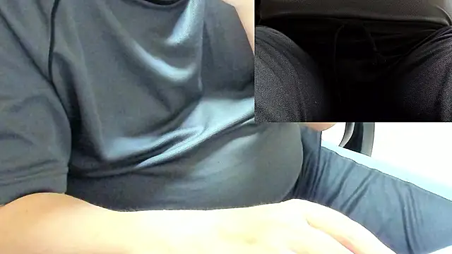 Snapshot of mori_kuma3 chatting on 10.14.25 mori kuma3 online show from 10.14.25