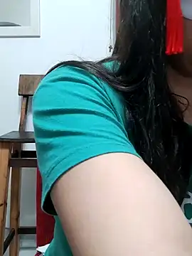 Snapshot of LoveFoxi chatting on 10.27.25 LoveFoxi online show from 10.27.25