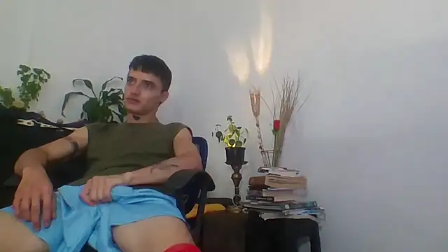 Snapshot of skinny23cm chatting on 04.26.26 skinny23cm online show from 04.26.26