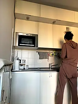 Snapshot of Sora_pasquale chatting on 09.30.25 Sora pasquale online show from 09.30.25