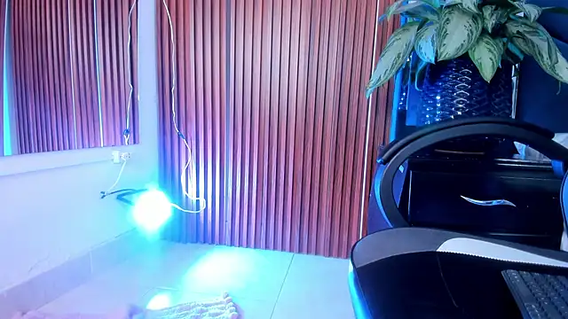 sara-lopez1 online show from 10.23.25