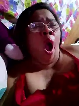 Snapshot of Huge_mama69 chatting on 09.18.25 Huge mama69 online show from 09.18.25