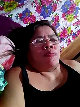 Snapshot of Huge_mama69 chatting on 09.23.25 Huge mama69 online show from 09.23.25