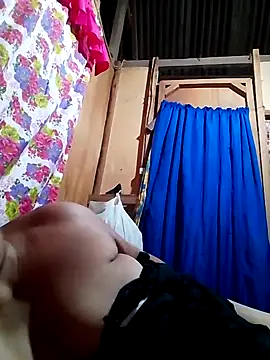 Snapshot of Huge_mama69 chatting on 09.25.25 Huge mama69 online show from 09.25.25