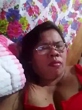 Snapshot of Huge_mama69 chatting on 10.11.25 Huge mama69 online show from 10.11.25