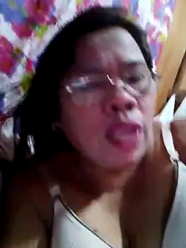 Snapshot of Huge_mama69 chatting on 10.17.25 Huge mama69 online show from 10.17.25