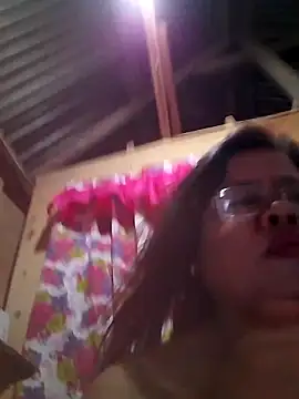 Snapshot of Huge_mama69 chatting on 10.19.25 Huge mama69 online show from 10.19.25