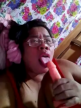 Snapshot of Huge_mama69 chatting on 10.22.25 Huge mama69 online show from 10.22.25