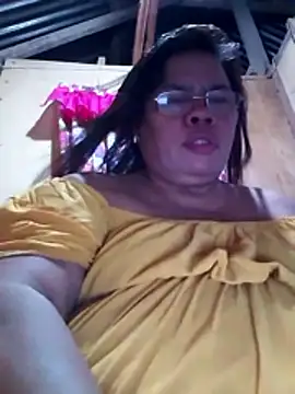 Snapshot of Huge_mama69 chatting on 10.25.25 Huge mama69 online show from 10.25.25