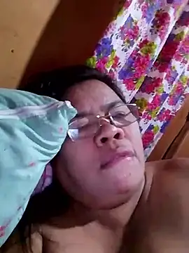 Snapshot of Huge_mama69 chatting on 10.25.25 Huge mama69 online show from 10.25.25