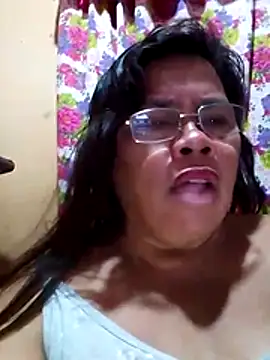 Snapshot of Huge_mama69 chatting on 01.16.26 Huge mama69 online show from 01.16.26