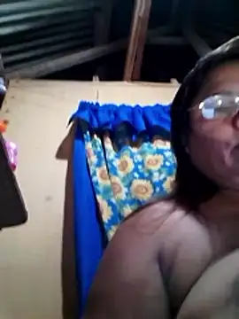 Snapshot of Huge_mama69 chatting on 02.25.26 Huge mama69 online show from 02.25.26