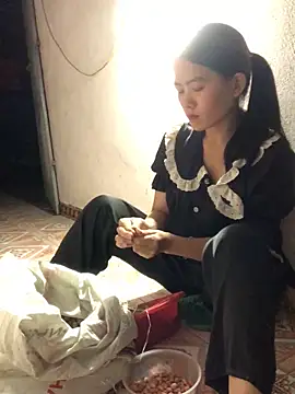 Maymay97 online show from 10.19.25