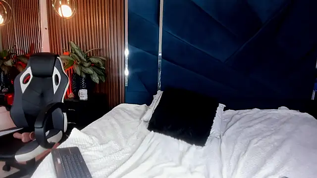 EmilyDuran  online show from 09.18.25