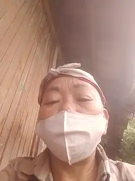 VangLe73 online show from 10.31.25