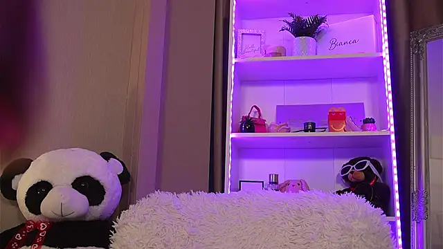 Snapshot of GiaBlu chatting on 10.20.25 GiaBlu online show from 10.20.25