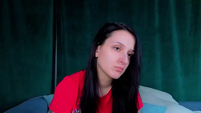 Snapshot of FalineBeacher chatting on 10.15.25 FalineBeacher online show from 10.15.25