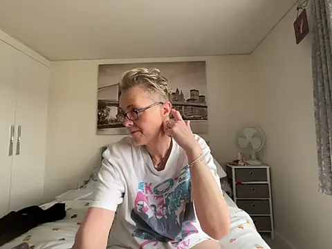 Curvy-Jinx online show from 04.17.26