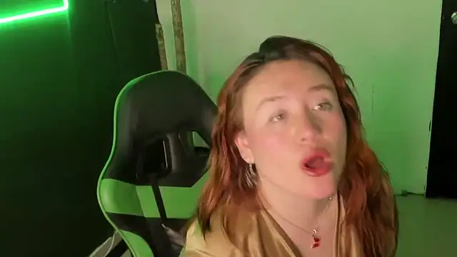 Snapshot of AliaMiller_ chatting on 02.05.26 AliaMiller online show from 02.05.26