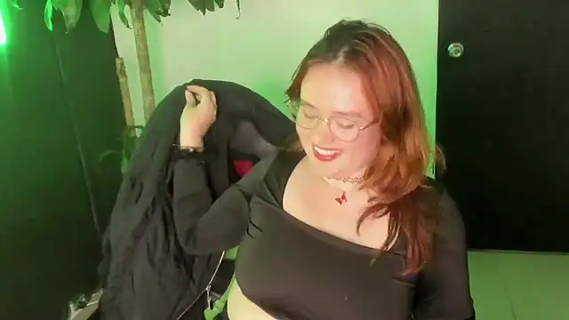 Snapshot of AliaMiller_ chatting on 02.11.26 AliaMiller online show from 02.11.26