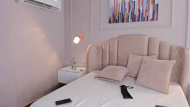 mia kisses2 online show from 10.18.25