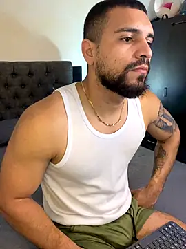 Snapshot of vincentjaxon chatting on 10.10.25 vincentjaxon online show from 10.10.25