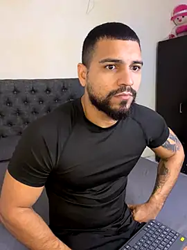 Snapshot of vincentjaxon chatting on 10.11.25 vincentjaxon online show from 10.11.25