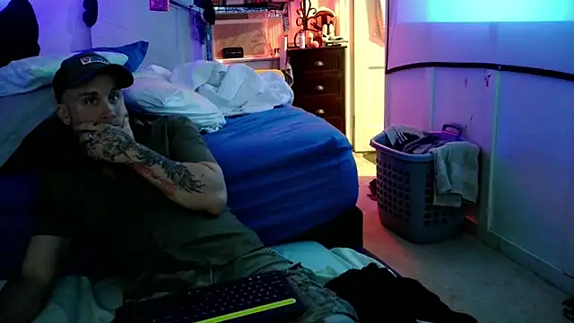 Luv2SuckBWC92 online show from 09.23.25