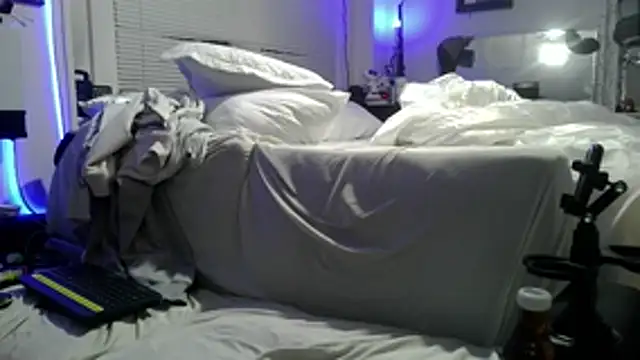 Luv2SuckBWC92 online show from 11.06.25