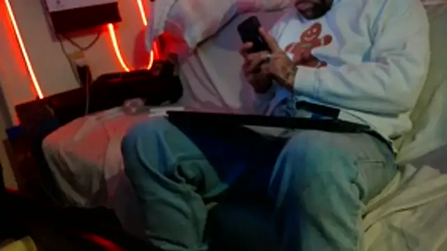 Luv2SuckBWC92 online show from 11.15.25