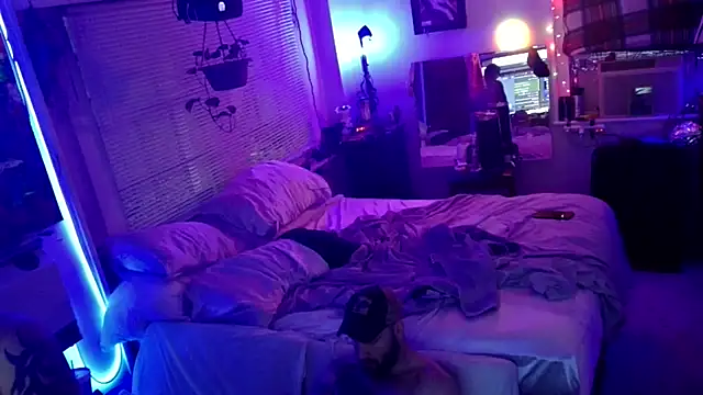 Luv2SuckBWC92 online show from 11.16.25