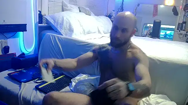 Luv2SuckBWC92 online show from 11.18.25