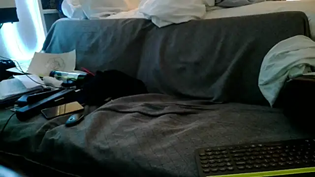 Luv2SuckBWC92 online show from 12.04.25