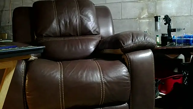 Luv2SuckBWC92 online show from 12.20.25