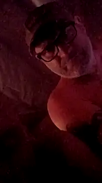 Luv2SuckBWC92 online show from 03.20.26