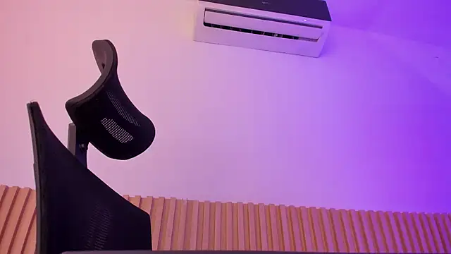 Snapshot of OliviaSweett chatting on 09.22.25 OliviaSweett online show from 09.22.25