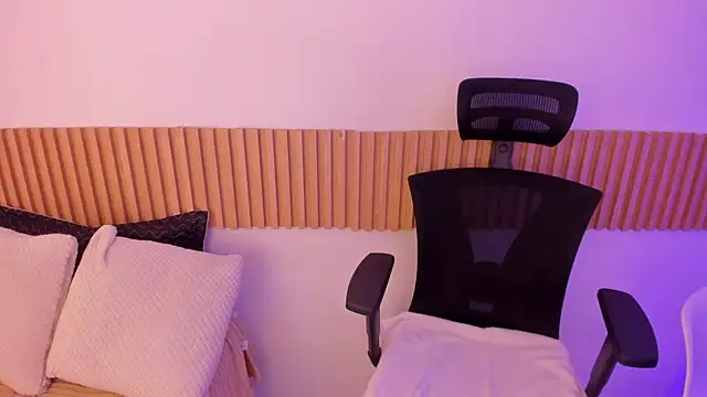 Snapshot of OliviaSweett chatting on 10.02.25 OliviaSweett online show from 10.02.25