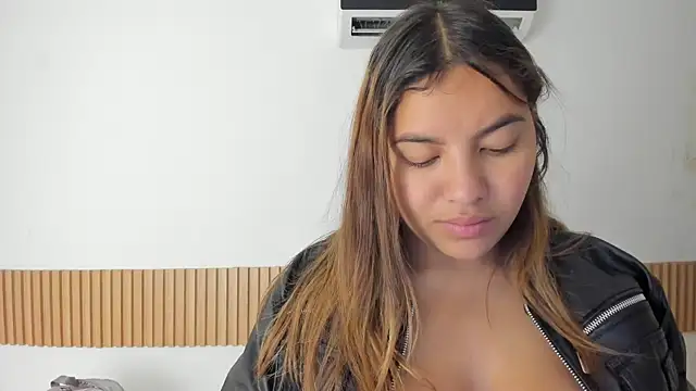 Snapshot of OliviaSweett chatting on 10.13.25 OliviaSweett online show from 10.13.25