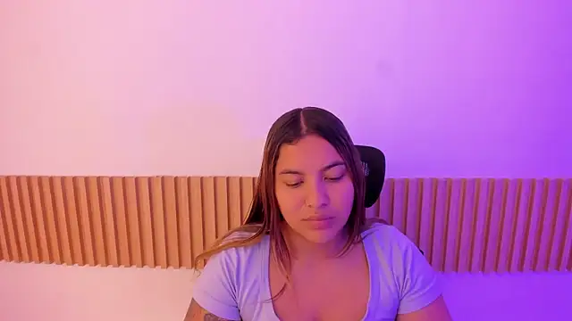 Snapshot of OliviaSweett chatting on 10.21.25 OliviaSweett online show from 10.21.25