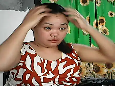 Snapshot of CreamyPussy4uxx chatting on 10.10.25 CreamyPussy4uxx online show from 10.10.25