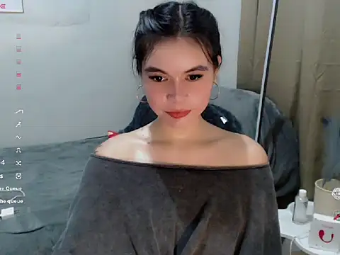 Snapshot of manilynforyou chatting on 11.20.25 manilynforyou online show from 11.20.25