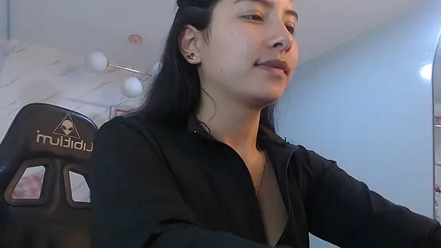 victoria hernandez t  online show from 04.15.26