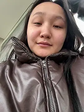 KissMeEva online show from 10.19.25