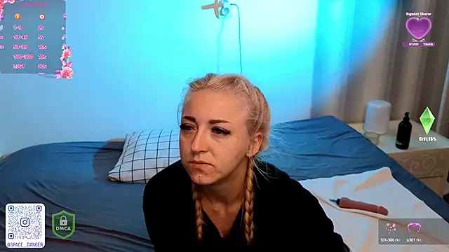 Snapshot of space_danger chatting on 10.08.25 space danger online show from 10.08.25