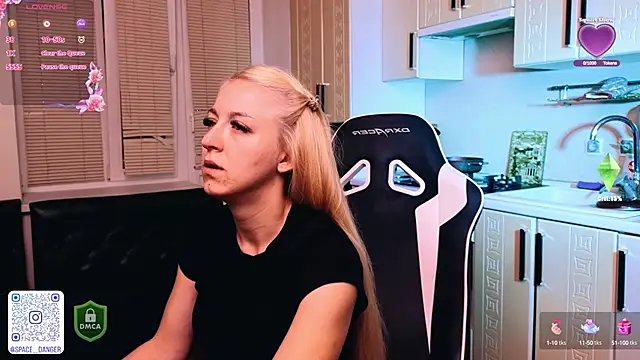 Snapshot of space_danger chatting on 10.12.25 space danger online show from 10.12.25