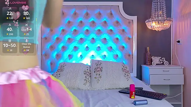 TifannyWolf  online show from 09.24.25