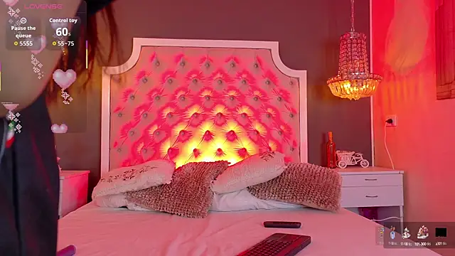 TifannyWolf  online show from 09.25.25