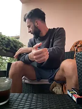 Snapshot of Michel_huge chatting on 09.17.25 Michel huge online show from 09.17.25